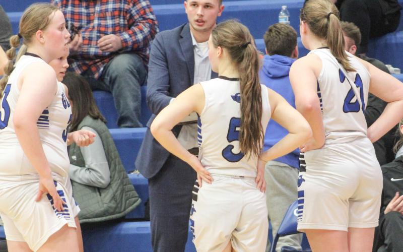 Gladwin Coach Nic Taratuta instructing the team on a play.