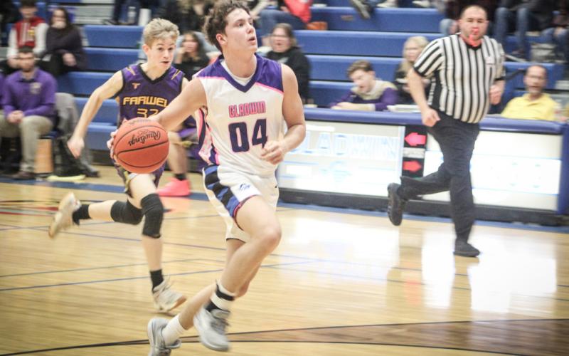 Gladwin starts slow, closes like Secretariat in big win over Farwell