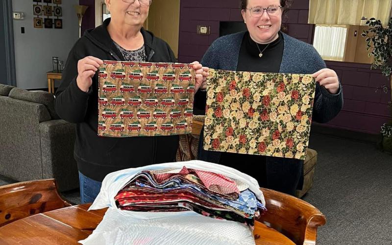 STITCHERS DELIVER CHRISTMAS PLACEMATS
