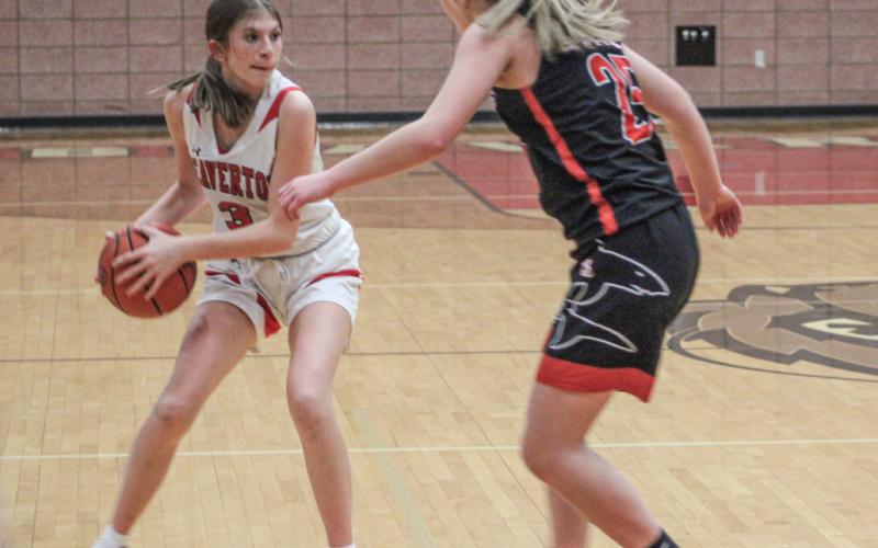 Beaverton’s Sayde Woodruff looks over the St. Louis defense during last Wednesday night’s overtime battle with the Sharks.