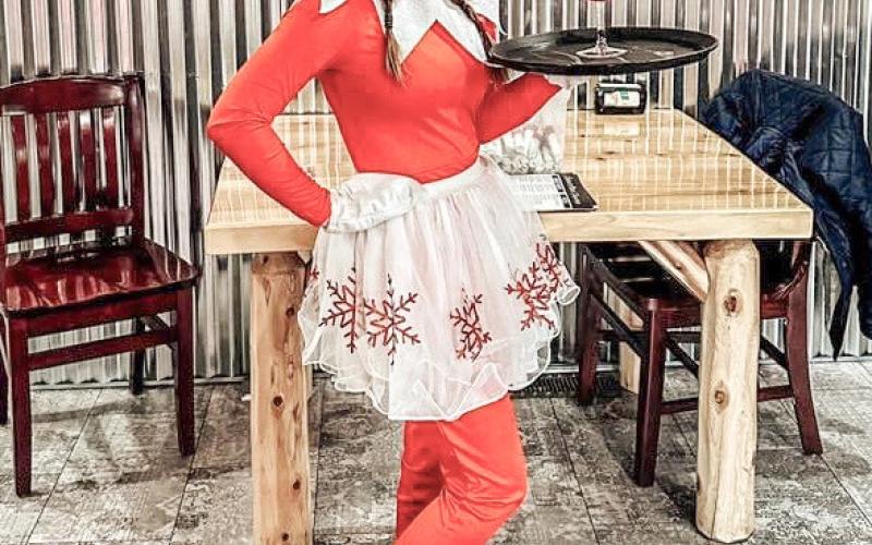 Ali the Elf stopped by Beaverton Tavern to showcase her waitressing skills.