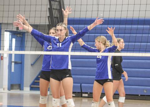 Gladwin volleyball team makes progress at quadrangular