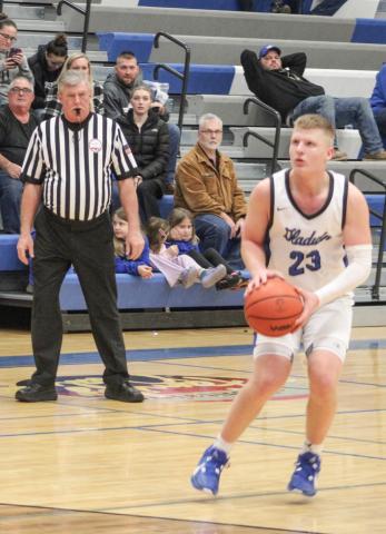 Jayden Mieske sets up for the shot.