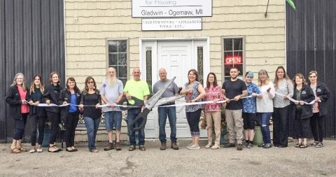 Gladwin-Ogemaw Fuller Center for Housing holds ribbon cutting ceremony