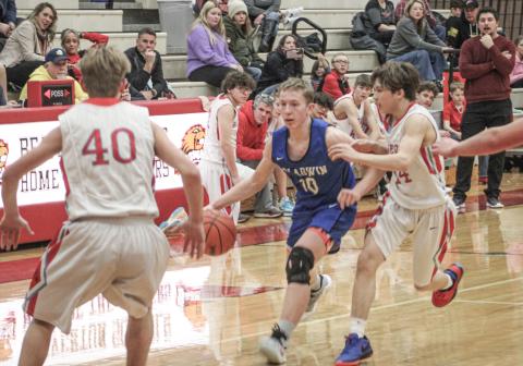 Gladwin’s Brayden Randle brings the ball up the floor against Beaverton defenders Riley Bock (left) and Trenton Kanyo during the Flying G’s junior varsity victory Thursday night.