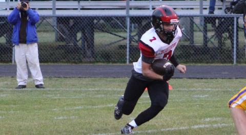 Beaverton’s Karter Offenbecker caught a touchdown pass and ran in a pair of two-point conversions, but it wasn’t enough as the Beavers fell to Pinconning 33-30 Friday night.