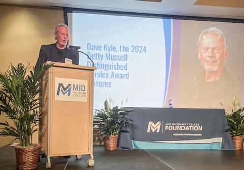 Dave Kyle speaking at the Mid Michigan College Foundation hosted event An Evening of Gratitude.