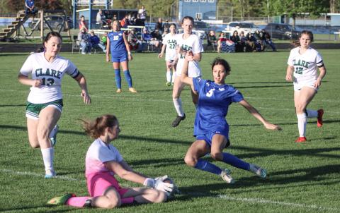 Gladwin soccer team falls in district semifinals