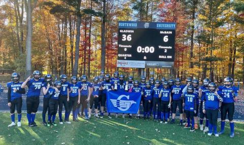 Gladwin’s undefeated 8th grade football team took the win in the championship game against McBain on Sunday, October 22, that was held at Northwood University. Final score was 36-6. The team will move on to the Midwest MegaBowl tournament. Way to go!
