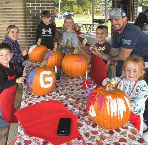 Families gathered under the pavilion to paint pumpkins together at Gladwin’s second Gladwin Gathers event, “Pumpkin Painting in the Park.”