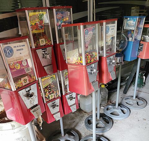 LOOKING FOR GUMBALL MACHINES IN GLADWIN