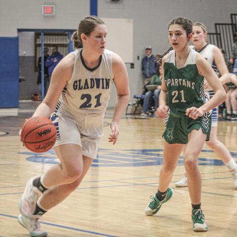 Gladwin girls’ hoop team rebounds with big win over Spartans