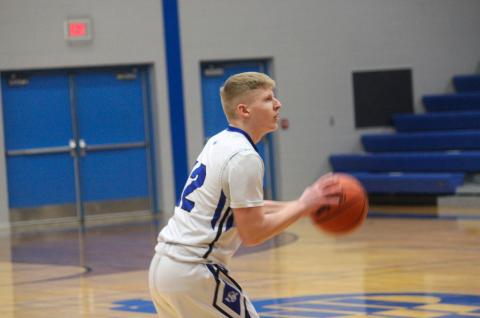 Jayden Mieske sets up the shot for Gladwin.