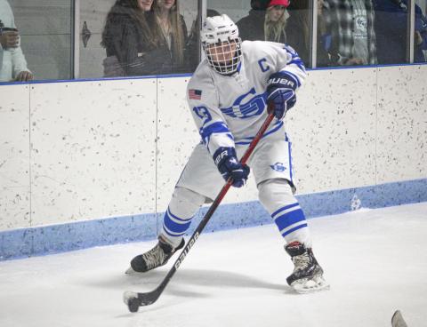 Gladwin hockey team goes 1-2 in three tough games