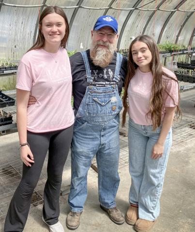 GLADWIN STUDENTS HOLD 25TH ANNUAL PLANT SALE