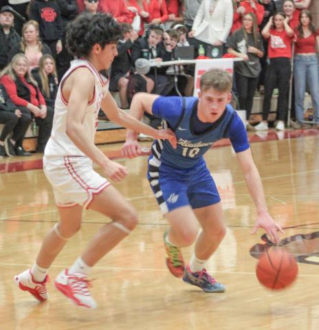 Gladwin’s Jacob Pahl tries to get around Beaverton defender Sean Barta during the Flying G’s victory in the JPC championship game Tuesday night.
