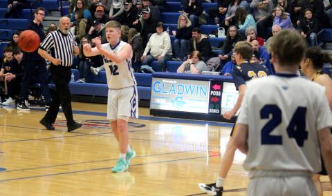 Gladwin attempts to pass the ball during Friday night’s game against Shepherd.