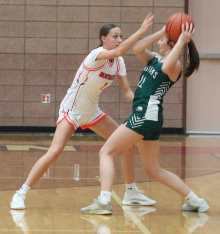 Beaverton’s Trinity Danielak applies the defensive pressure during Friday night’s victory over visiting Pinconning.