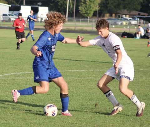 Gladwin’s Ryder Johnson takes on the defense in front of the net during Thursday’s victory over Ithaca.