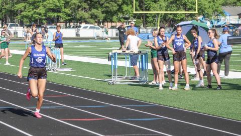 Gladwin girls run second at JPC meet