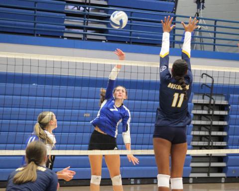 Two-time defending champion Gladwin sweeps Farwell in JPC volleyball opener