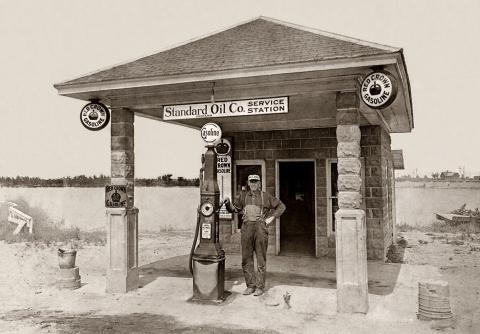 A LOOK BACK IN TIME | BEAVERTON’S FIRST GAS STATION