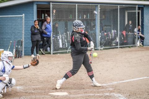 Beaverton snaps softball skid by sweeping doubleheader