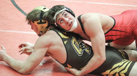 Things are looking up for Beaverton’s Eli Roe, who began defense of his state championship by winning a district title Saturday.