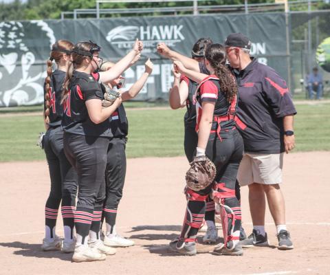 Farwell’s first dooms Beaverton in softball semifinals