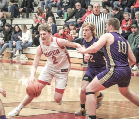 Beaverton’s Ian Roberts drives to the basket during Friday night’s 62-25 victory over visiting Farwell that snapped a five-game losing streak.