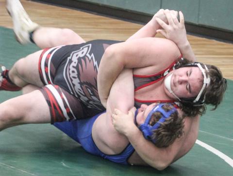 Beaverton’s Roe sixth, Gladwin’s Demory seventh at wrestling state meet