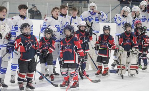 Mites take the ice with their idols