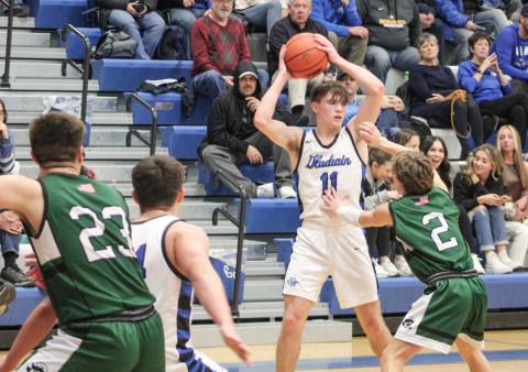 Gladwin boys’ hoop team falls to Clare, Meridian