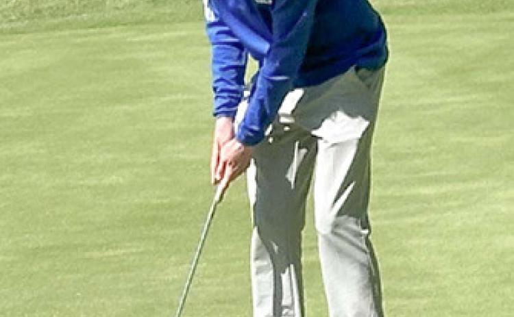 Gladwin golfers win two tourneys
