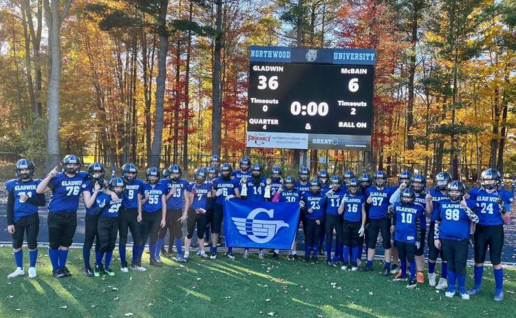 Gladwin’s undefeated 8th grade football team took the win in the championship game against McBain on Sunday, October 22, that was held at Northwood University. Final score was 36-6. The team will move on to the Midwest MegaBowl tournament. Way to go!