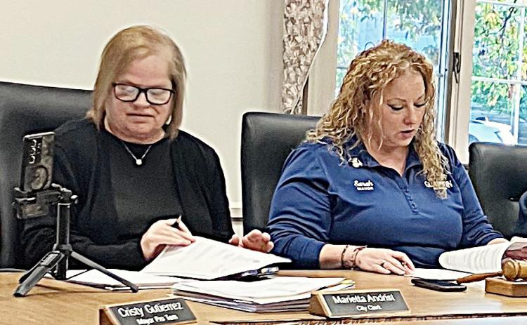 Pictured are (at left) Marietta Andrist and (at right) Gladwin Mayor Sarah Kile.