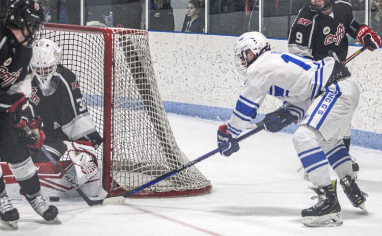 Gladwin’s Jacob Zeitz tries to stuff one in during a victory over the FNV Griffins earlier this season.