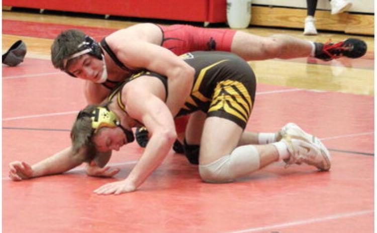 Beaverton’s defending state champion Eli Roe battled his way to the championship at 175 at the Jack Pine Conference Tournament Saturday.