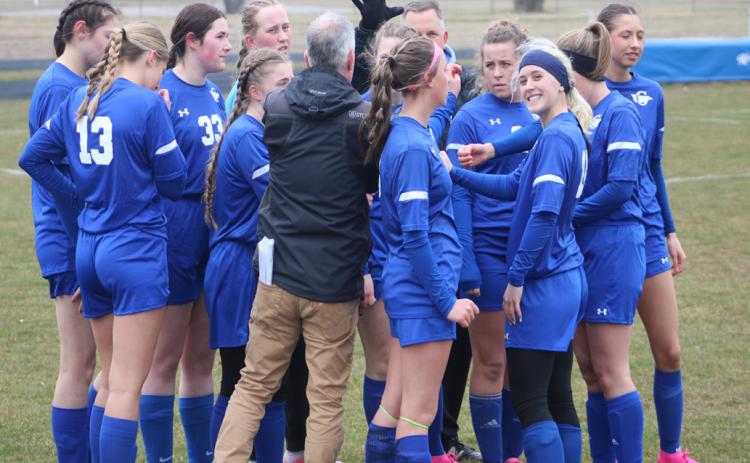 Gladwin coach Chris Pellerito gives the troops a pregame pep talk Thursday.