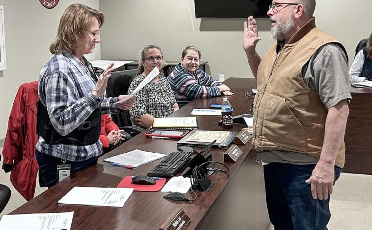 Raymond Nau is sworn in as Mayor of Beaverton at a Special Beaverton City Council meeting held at Beaverton City Hall.