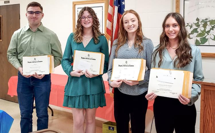 GOOD CITIZENS HONORED AT LUNCHEON