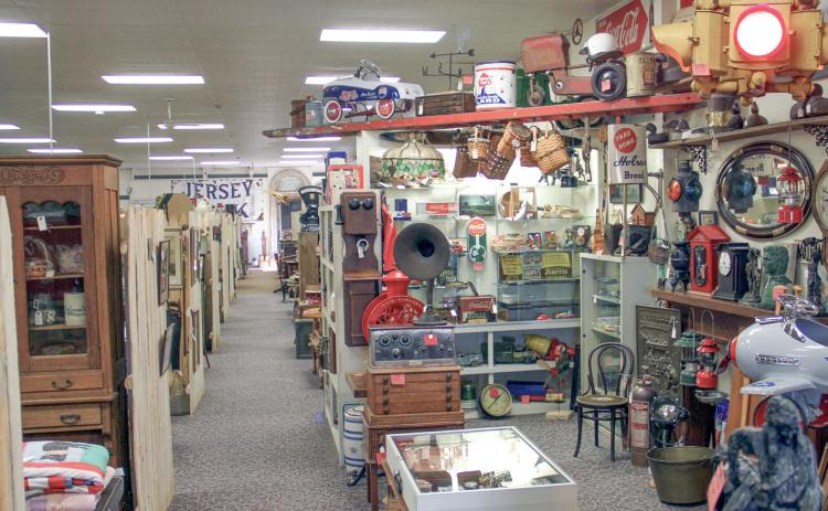 Timberwood Antique Mall holds grand opening celebration