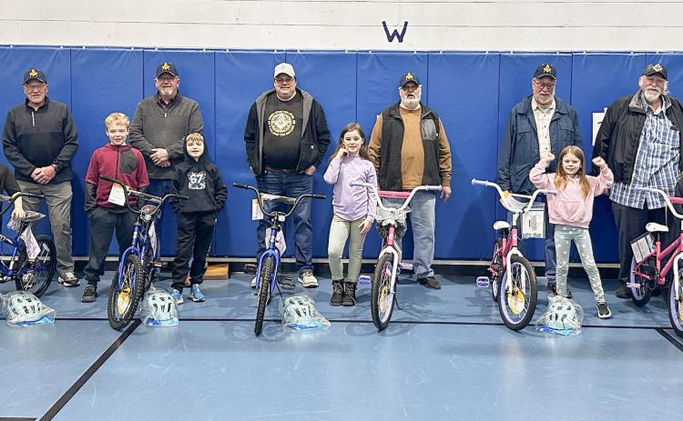 This year’s winners were, from left to right: River Smith, from Mrs. Brand’s class, with Mason Todd Gentry; Ryker Hamilton, from Mrs. Ritchie’s class, with Mason Dick Simmons; Silas Schutz, from Mrs. Winslow’s class, with Mason Art Day; Marcelene Smith, from Mrs. Gary’s class, with Mason Craig Runde; Aspen Paisley, from Mrs. Brand’s class, with Mason Mike Vos; and Abigail Davis, from Mrs. Winslow’s class, with Mason Dan Chapman.