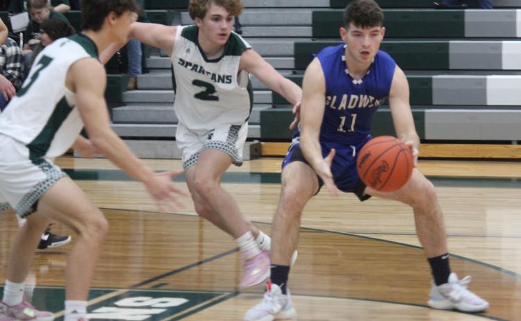 Nick Wheeler receives a pass during the game against Pinconning.