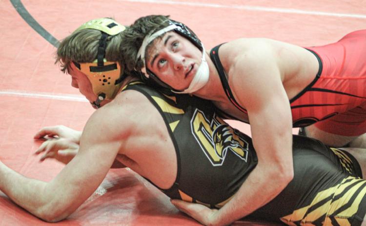 Things are looking up for Beaverton’s Eli Roe, who began defense of his state championship by winning a district title Saturday.