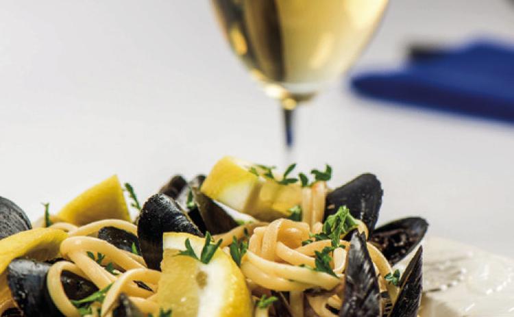 4 popular wine varieties and the foods that go with them