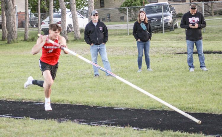 Beaverton’s Warner vaults to state meet