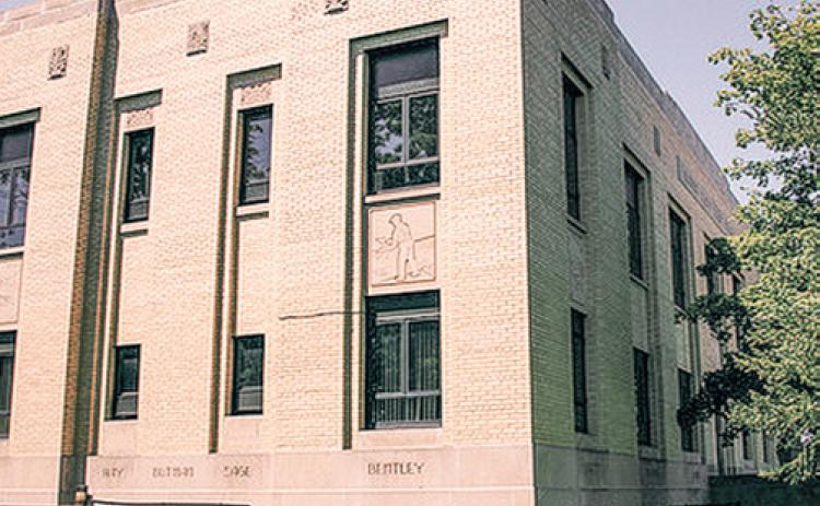 Commissioners discuss wedding planning